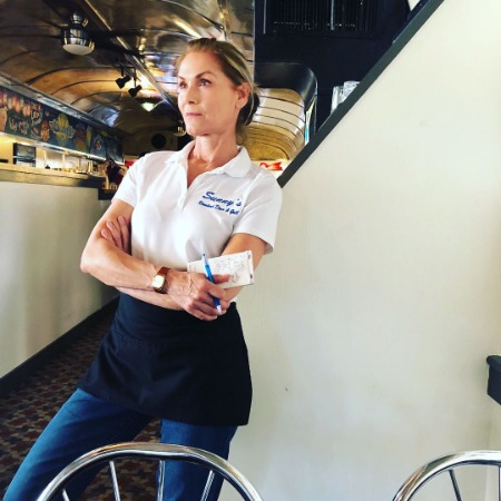 Karen Sillas has an estimated net worth of $500 thousand.